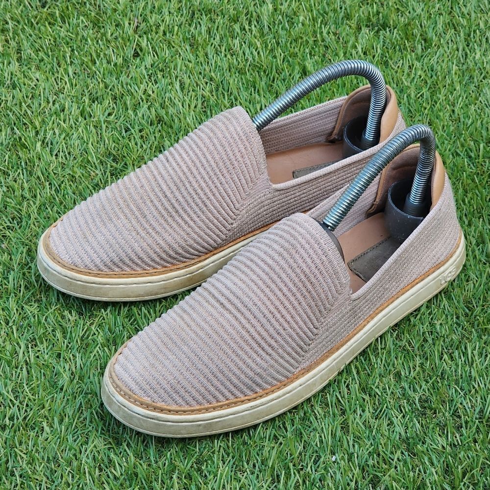 UGG SAMMY - Women's Slip-On - SIZE 7.5